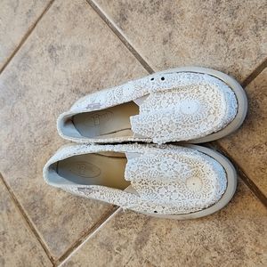 Sanuk lace texture slip on shoes